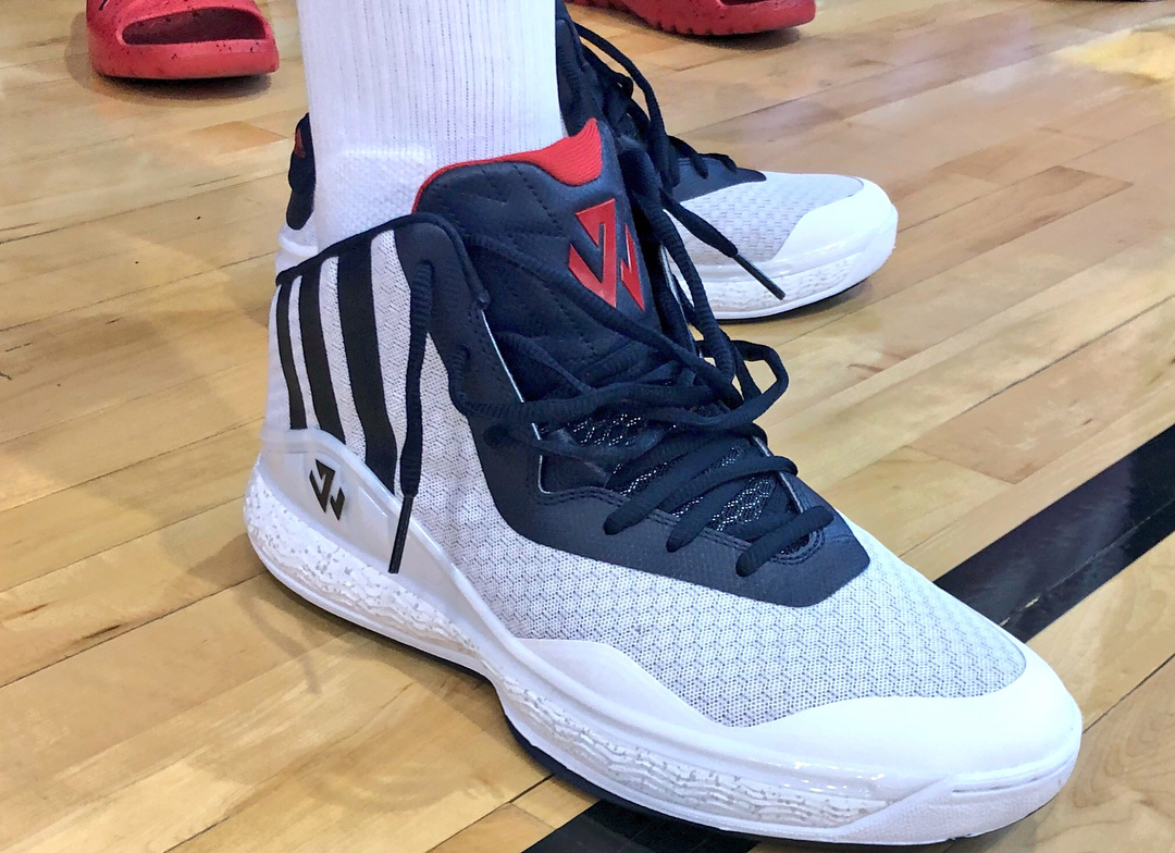 美国队迷你训练营上的球鞋,哈登穿着第三代战靴(图1)