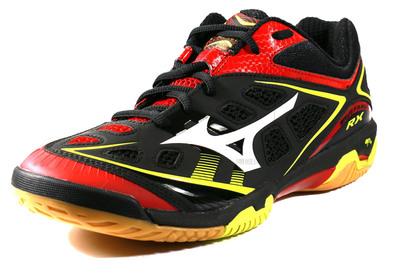 美津浓Mizuno羽毛球鞋WaveFangRX专业赞助款 宽楦设计与“空调羽鞋”科技解析