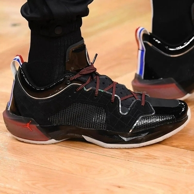 圣诞大战球鞋合集 莫兰特上脚签名鞋，赛场战靴亮点纷呈